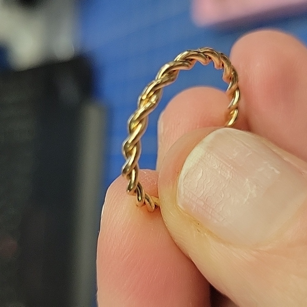 Rope Gold Tone Ring Size 8 12$